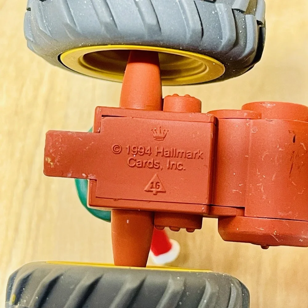 VTG 1994‎ Hallmark Keepsakes Ornament Here Comes Santa Makin Tractor Tracks